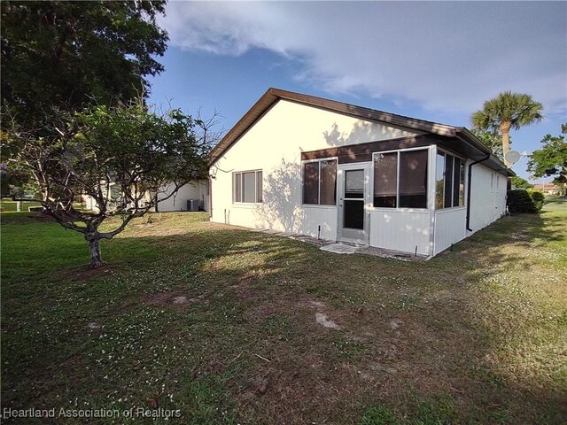 160 Parkview Cir, Lake Placid, FL 33852 - back of house featuring a yard