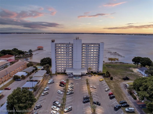 2131 Lakeview Dr Unit 308, Sebring, FL 33870 - aerial view at dusk featuring a water view