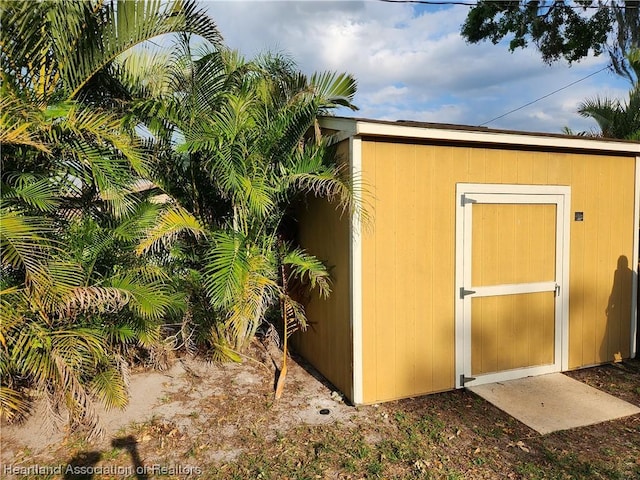 view of outbuilding