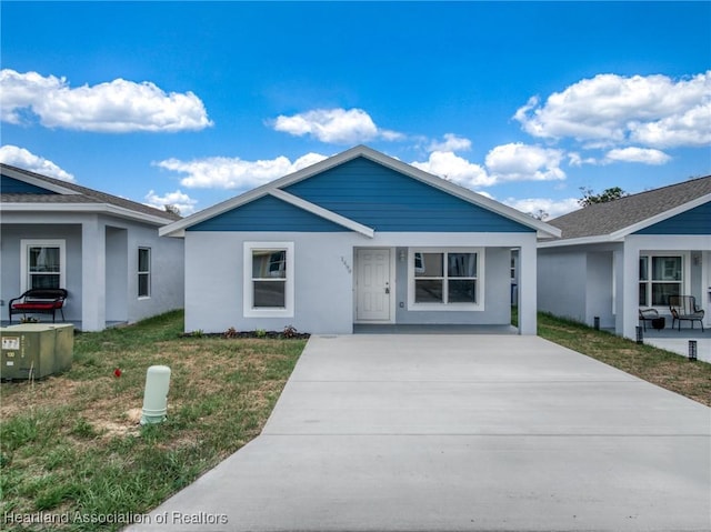 single story home with a front yard