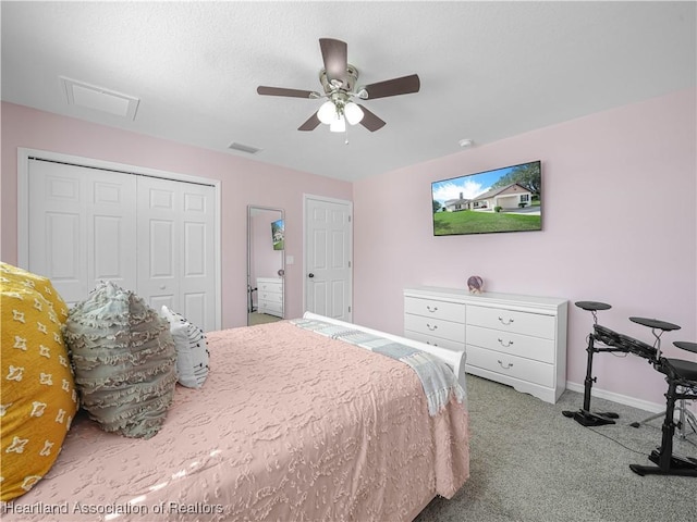 bedroom with ceiling fan, carpet floors, visible vents, baseboards, and a closet