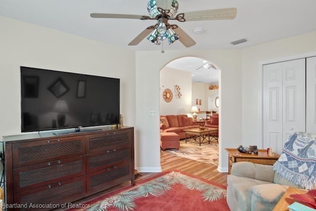 2033 Ashley Oaks Cir, Sebring, FL 33870 - living room with wood finished floors, visible vents, ceiling fan, arched walkways, and baseboards