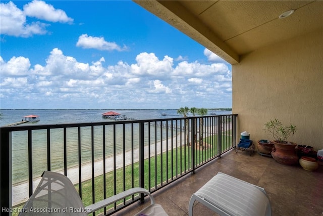2351 Lakeview Dr Unit 219, Sebring, FL 33870 - balcony featuring a water view