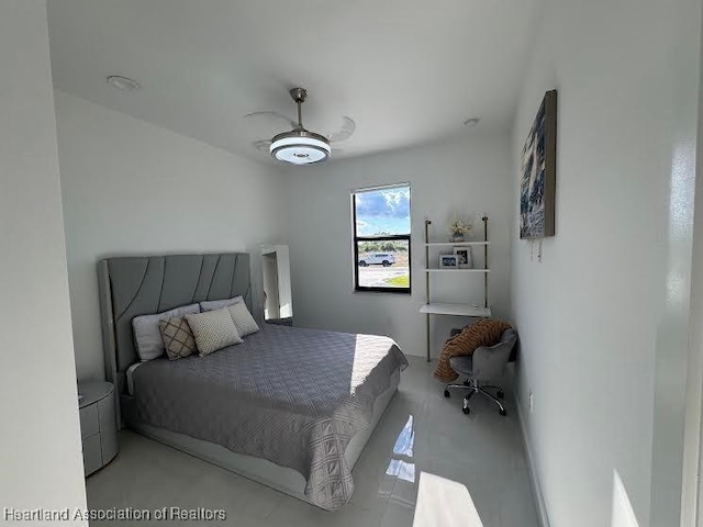 bedroom with ceiling fan