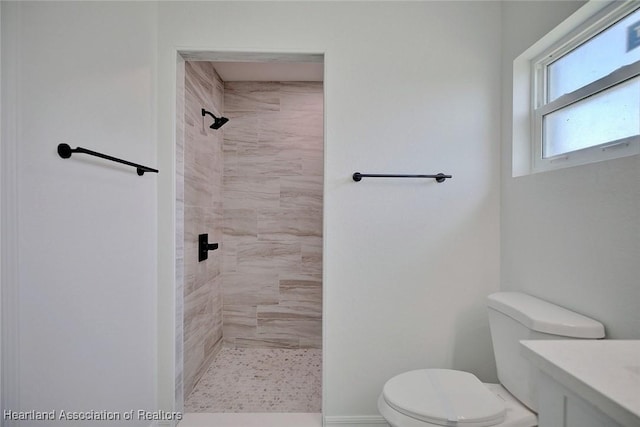 2731 W Albatross Rd, Avon Park, FL 33825 - bathroom with a tile shower and vanity