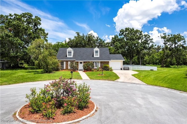 1090 Knollwood Cir, Wauchula, FL 33873 - cape cod house featuring curved driveway, an attached garage, and view of wooded area