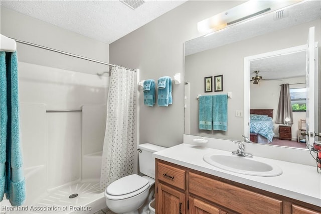 ensuite bathroom with curtained shower, connected bathroom, visible vents, and a textured ceiling