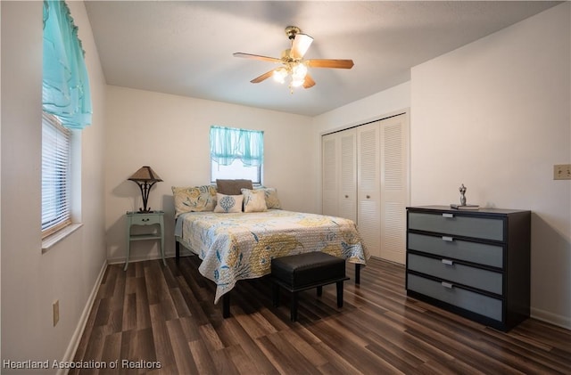 bedroom with baseboards, a ceiling fan, a closet, and dark wood-style floors
