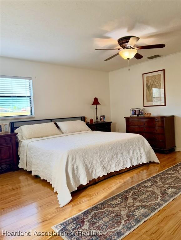 315 Sirena Dr, Lake Placid, FL 33852 - bedroom featuring wood finished floors, visible vents, and ceiling fan