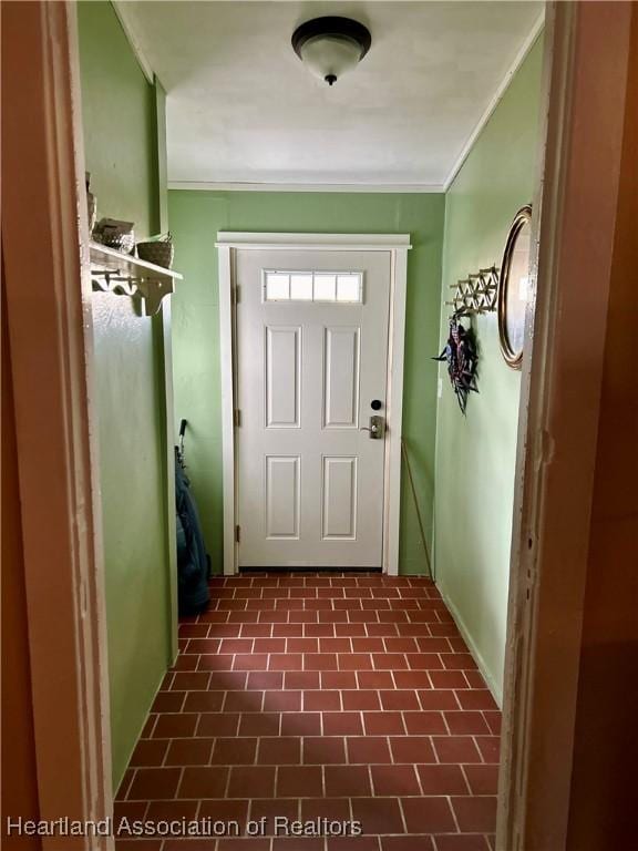 entryway featuring crown molding