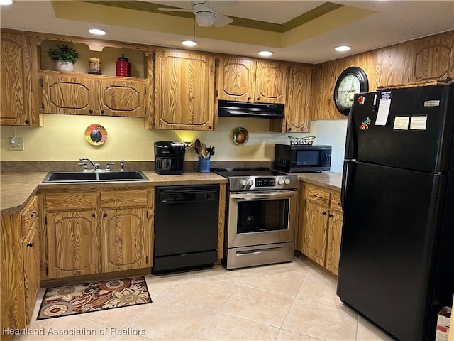 6000 Matanzas Dr, Sebring, FL 33872 - kitchen featuring black appliances, a tray ceiling, a sink, under cabinet range hood, and recessed lighting