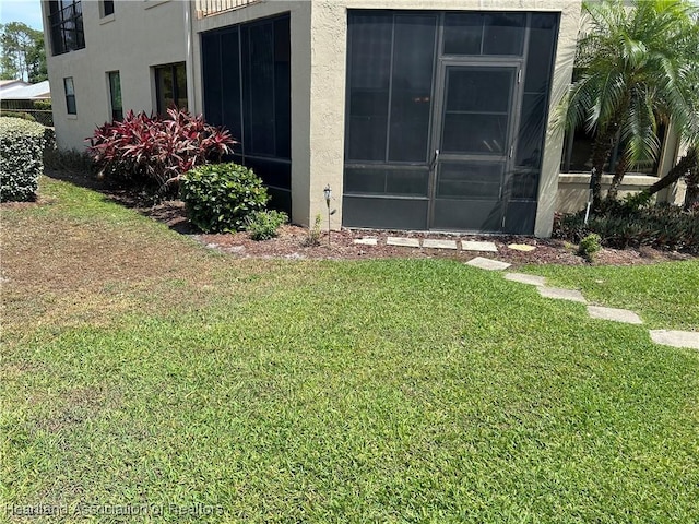 6000 Matanzas Dr, Sebring, FL 33872 - view of grassy yard with a sunroom