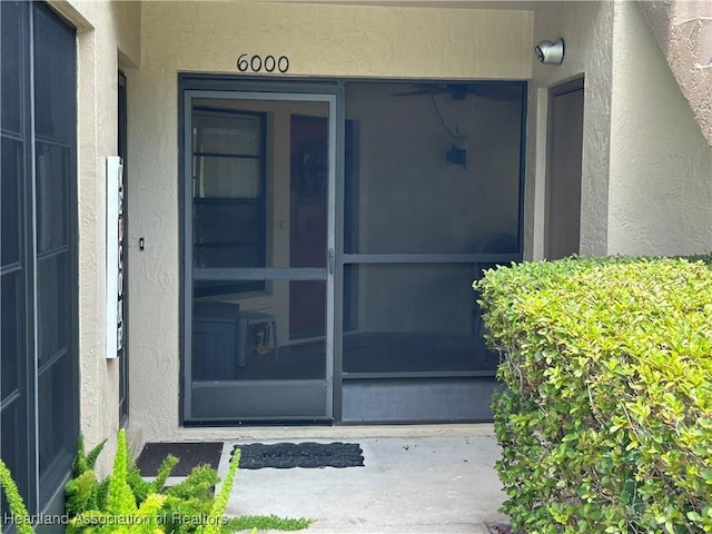 6000 Matanzas Dr, Sebring, FL 33872 - doorway to property featuring stucco siding