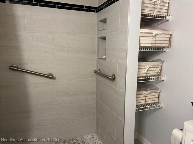 6000 Matanzas Dr, Sebring, FL 33872 - full bathroom with a tile shower