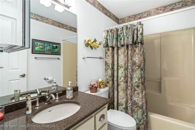 full bathroom with shower / tub combo with curtain, vanity, and toilet