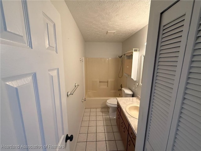 4329 Elson Ave, Sebring, FL 33875 - bathroom with a closet, toilet, tile patterned flooring, shower / washtub combination, and a textured ceiling