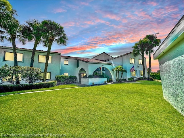 view of front of home featuring a yard