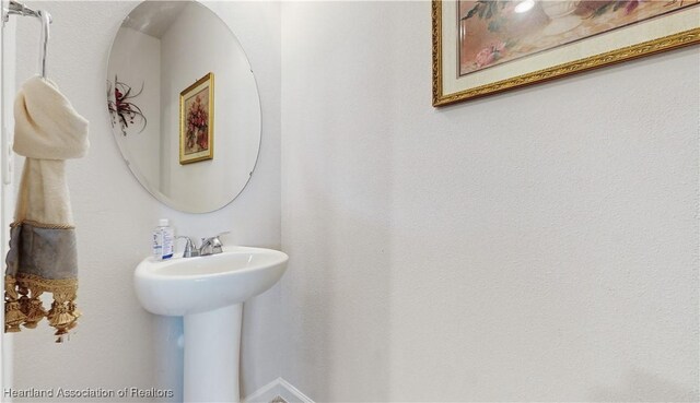 1076 Sugarwood St, Davenport, FL 33837 - bathroom with a sink