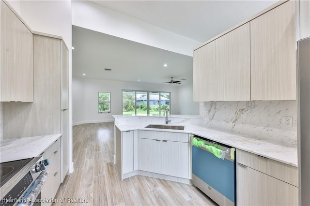 kitchen with sink, decorative backsplash, ceiling fan, appliances with stainless steel finishes, and kitchen peninsula