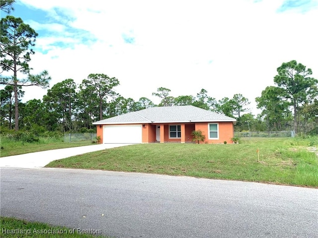 view of front of house featuring a garage and a front yard