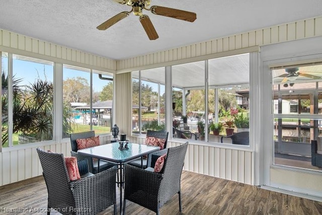 sunroom / solarium featuring a ceiling fan