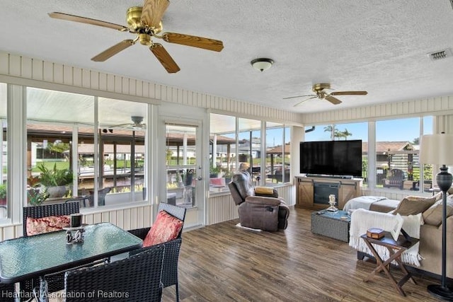 sunroom / solarium with visible vents and a ceiling fan