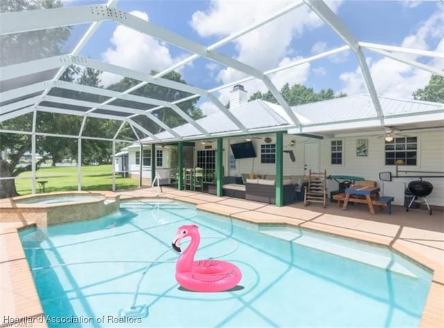 view of swimming pool featuring an outdoor hangout area, ceiling fan, a lanai, an in ground hot tub, and a patio area