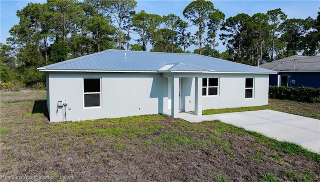1100 Redbird St, Lake Placid, FL 33852 - view of front facade with stucco siding, a front lawn, and metal roof