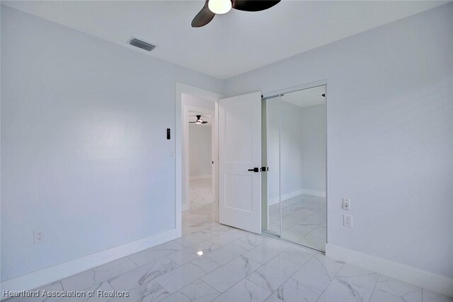 unfurnished bedroom featuring ceiling fan and a closet