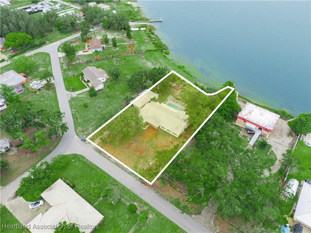 1494 Wilde St, Avon Park, FL 33825 - aerial view of property's location with property parcel outlined and a nearby body of water