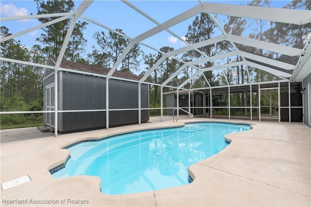 7343 Cortez Blvd, Sebring, FL 33872 - swimming pool featuring a patio area and glass enclosure