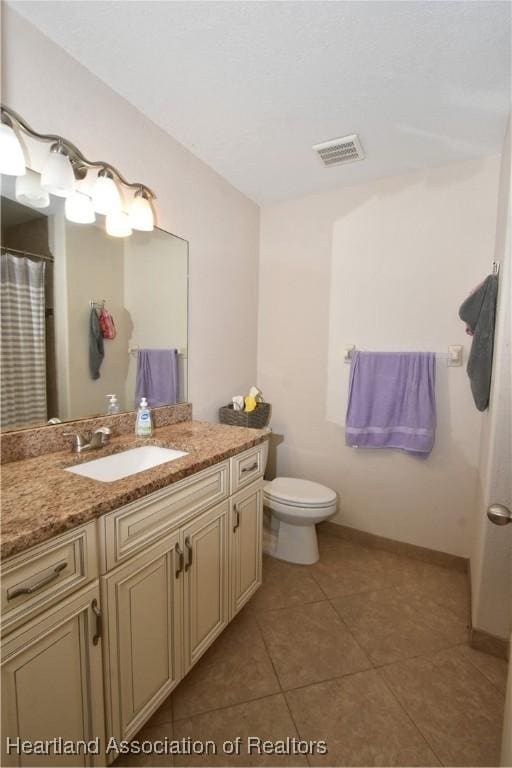 259 Condor Ave, Sebring, FL 33870 - full bathroom featuring vanity, tile patterned floors, toilet, and baseboards