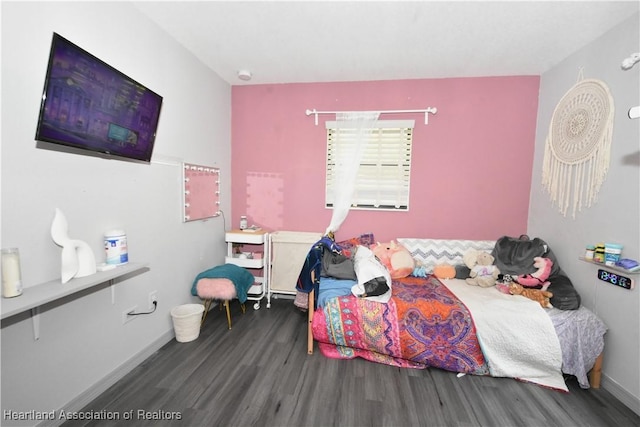 259 Condor Ave, Sebring, FL 33870 - bedroom with wood finished floors and baseboards