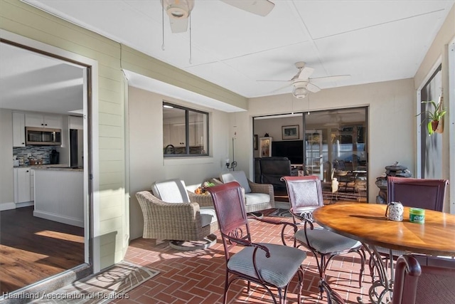 sunroom / solarium with ceiling fan