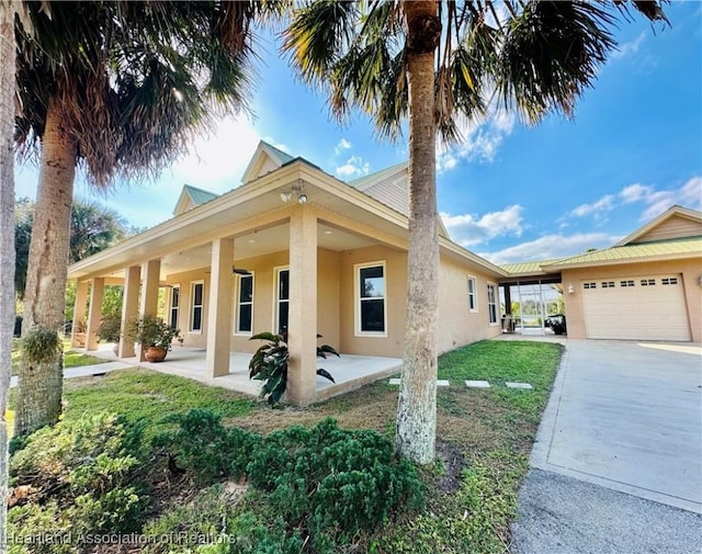 view of front of house with a front lawn and a garage