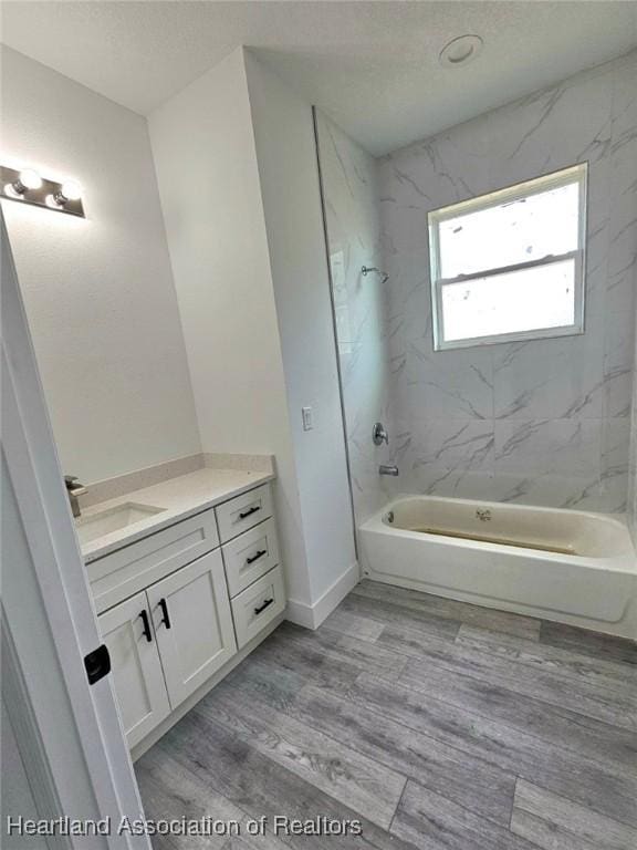 425 Floral Dr, Sebring, FL 33876 - bathroom featuring vanity, shower / bathtub combination, and wood finished floors