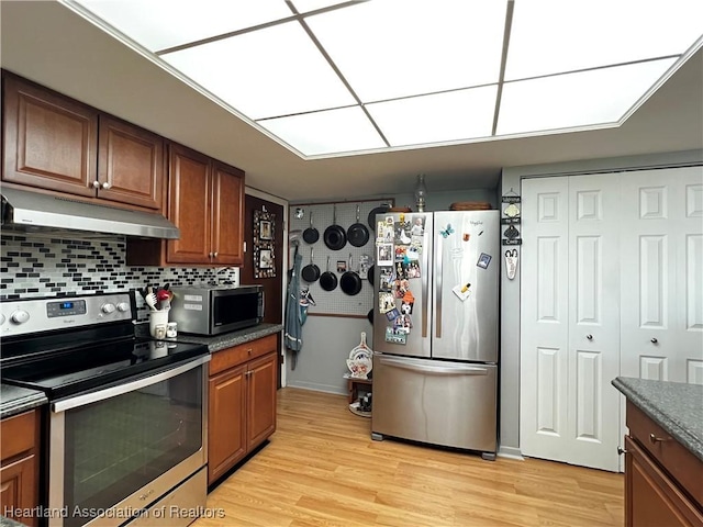 kitchen featuring tasteful backsplash, stainless steel appliances, and light hardwood / wood-style floors