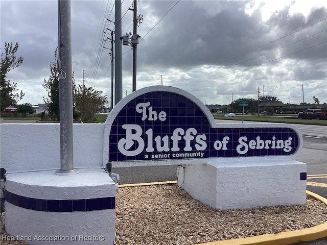 view of community / neighborhood sign