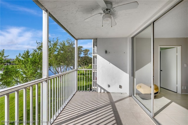 balcony featuring ceiling fan