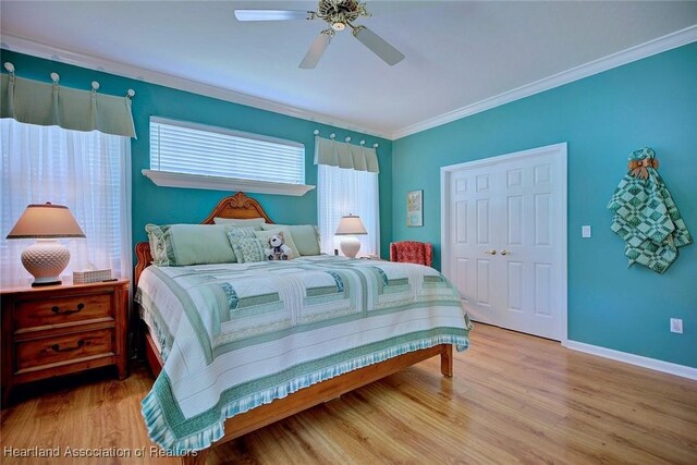 3421 E Glen Eagles Dr, Avon Park, FL 33825 - bedroom with wood finished floors, crown molding, and a ceiling fan