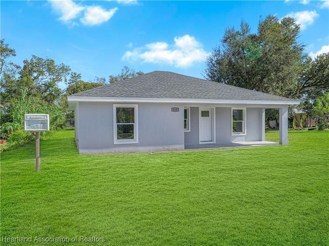 view of front of house featuring a front lawn