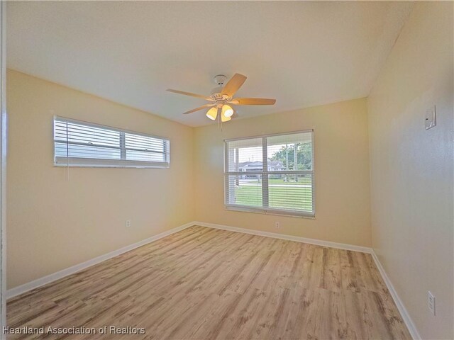 956 Shamrock Dr, Sebring, FL 33875 - unfurnished room featuring light wood-style flooring, healthy amount of natural light, baseboards, and ceiling fan