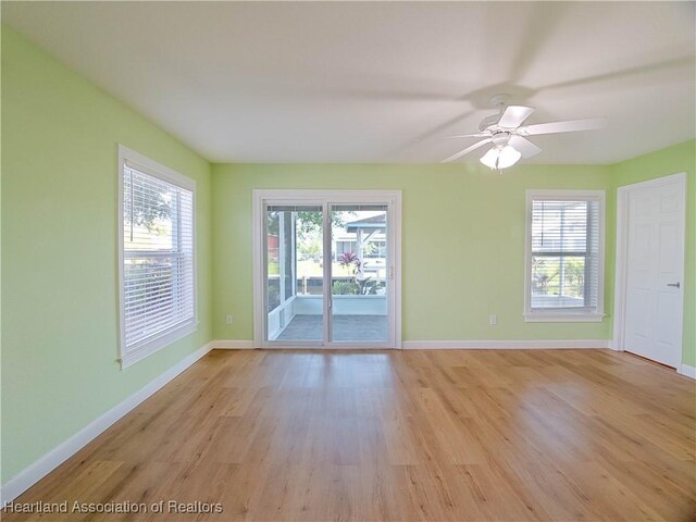 956 Shamrock Dr, Sebring, FL 33875 - empty room featuring healthy amount of natural light, light wood-style floors, baseboards, and a ceiling fan