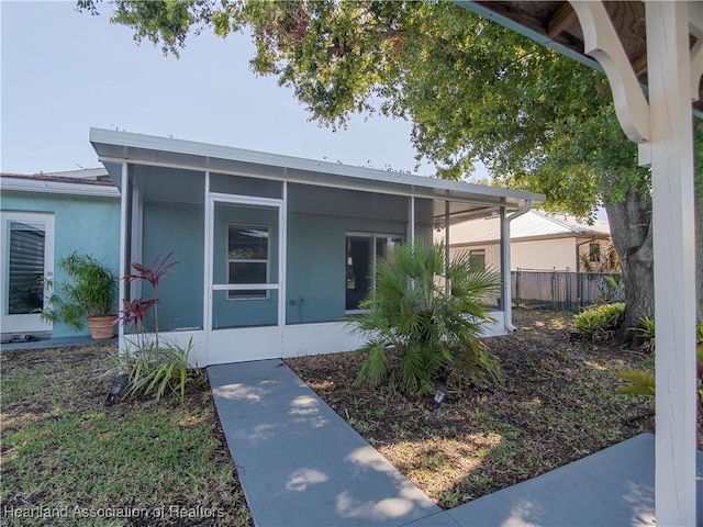 956 Shamrock Dr, Sebring, FL 33875 - view of front of home featuring stucco siding