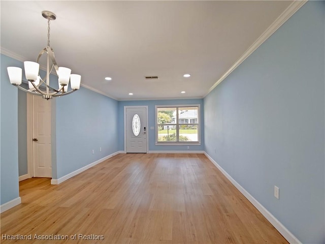 956 Shamrock Dr, Sebring, FL 33875 - spare room featuring a chandelier, crown molding, light wood-style floors, baseboards, and recessed lighting