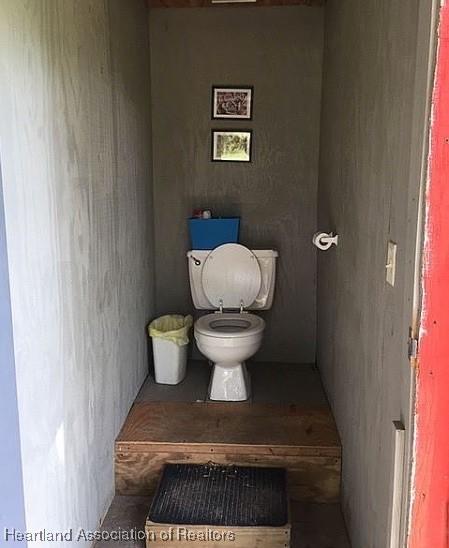 bathroom featuring toilet