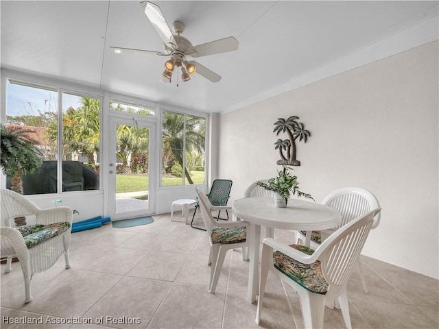 sunroom featuring ceiling fan