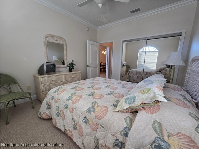 carpeted bedroom featuring ceiling fan, ornamental molding, and a closet