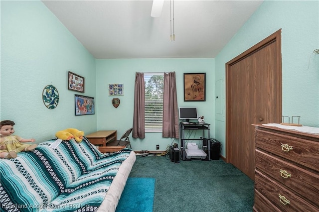 bedroom with carpet flooring and ceiling fan