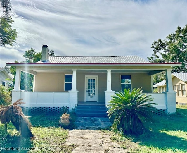 view of front facade featuring a porch